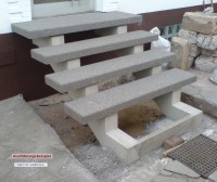 Treppe freitragend -Belag SE-Beton Granit -grau